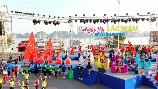 Thousands flock to Ha Long’s first-ever winter festival